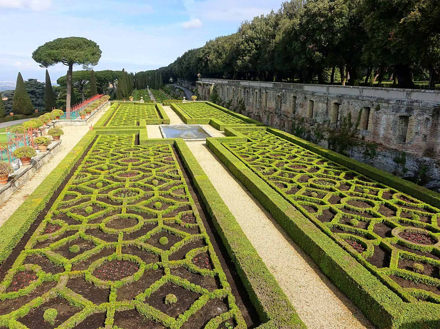 The magnificent gardens of Castelli Romani