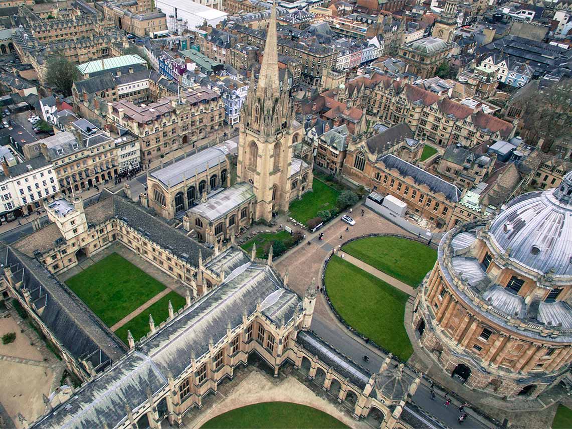 tour group on Oxford university campus.